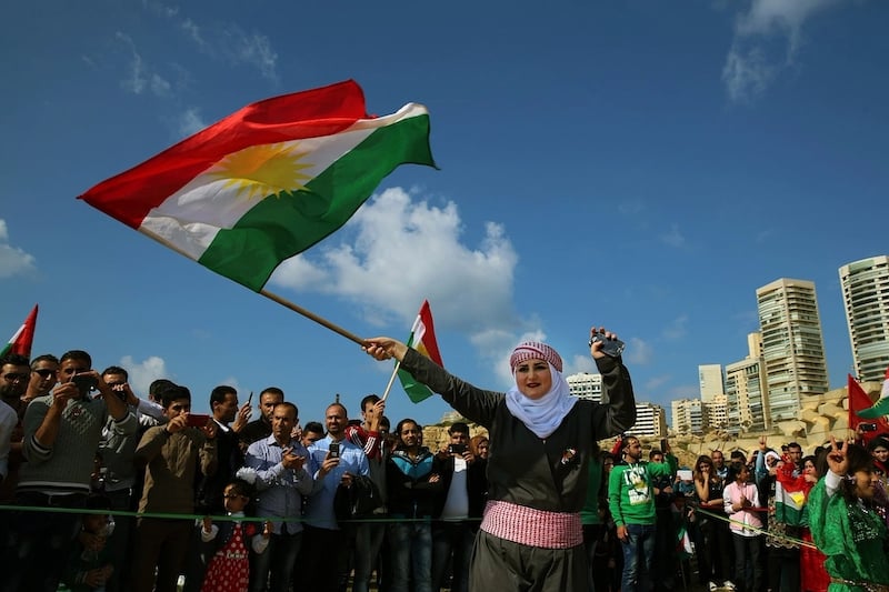 L&rsquo;avenir incertain des Kurdes syriens : Entre les pressions de Damas et l&rsquo;abandon américain