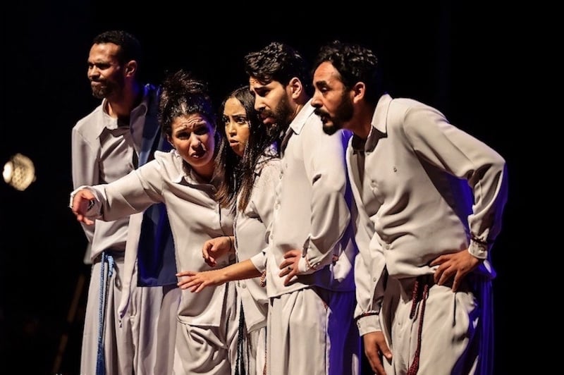 La Pièce de Théâtre « Al Hayha » de Mounia Lamkimel Éblouit le Théâtre Mohammed V de Rabat