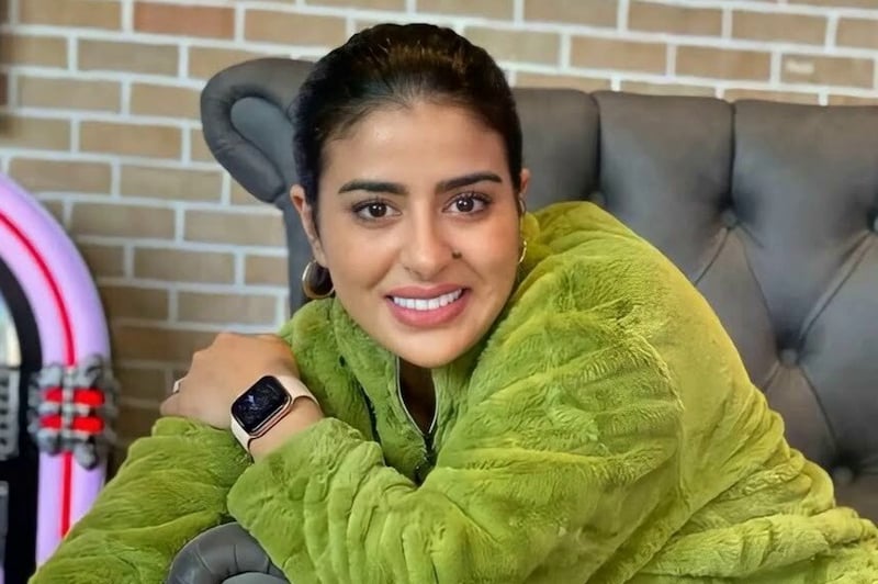 Sandia Tajeddine Révolutionne l’Écran: Le Virage Audacieux vers le Rôle Comique