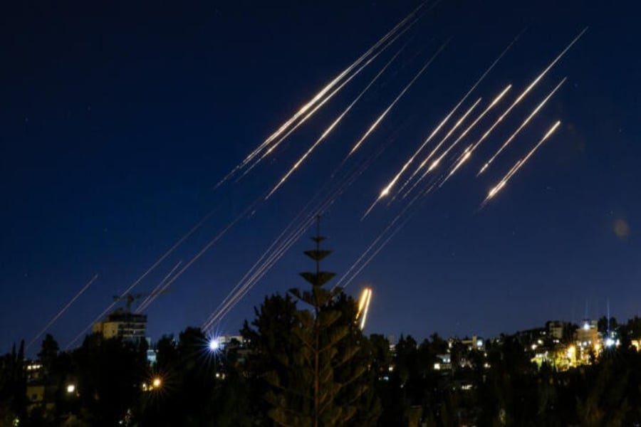 Les Émirats arabes unis interceptent des missiles et drones, l&rsquo;Iran désignée comme origine