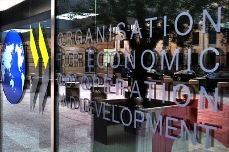L&rsquo;aide publique au développement mondiale chute de 23% en 2025, selon l&rsquo;OCDE