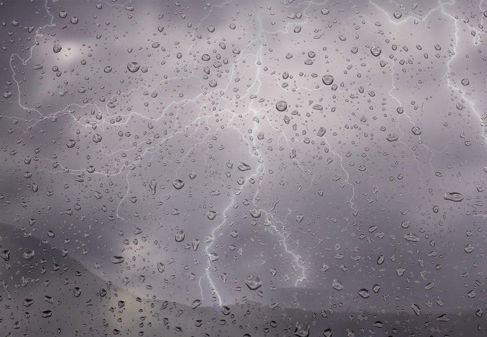 Météo : Averses orageuses, chutes de neige et vents violents attendus ce week-end dans plusieurs régions