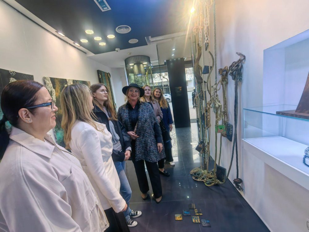 Sophia Lahlou présente une exposition d&rsquo;art contemporain à Rabat