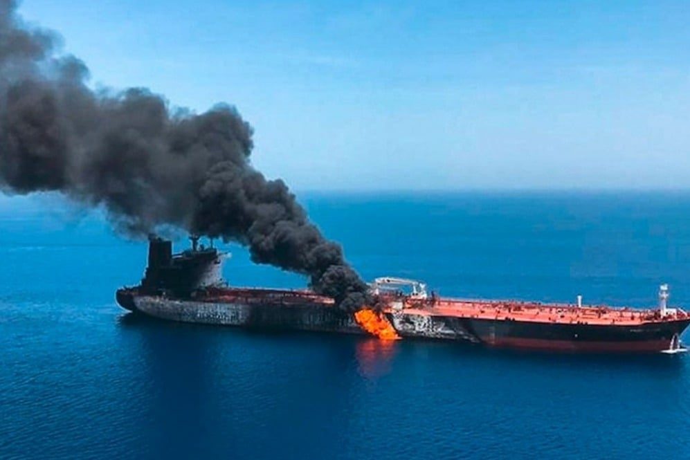 Détroit d&rsquo;Ormuz : huit navires traversent lors d&rsquo;une brève réouverture, deux attaques signalées