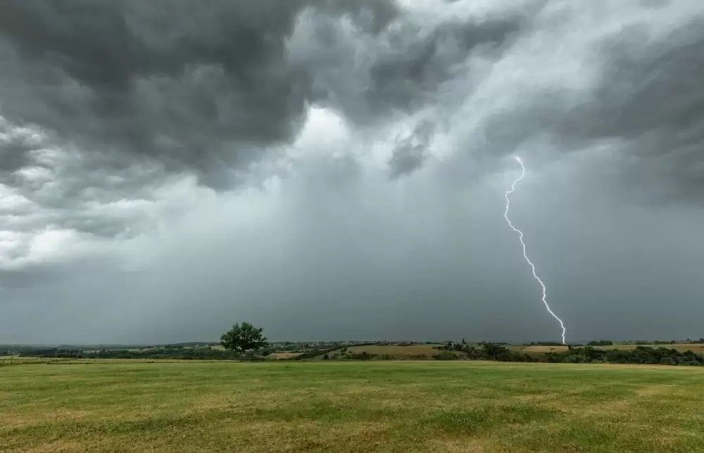 Vents violents et averses orageuses attendus jeudi et vendredi dans plusieurs régions du Maroc