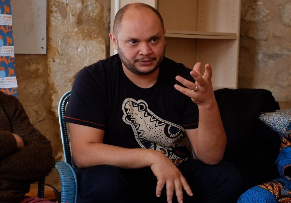 Une masterclass sur le jeu d’acteur organisée à Fès avec le comédien Adil Abatorab