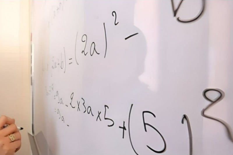 L&rsquo;UNESCO alerte sur le recul des filles en mathématiques face aux garçons