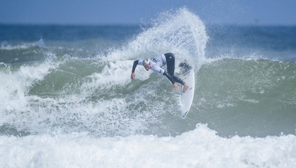 Reprise du Morocco Mall Junior Pro de surf à Casablanca avec une forte participation marocaine