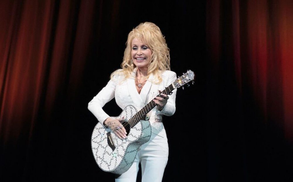 Dolly Parton, légende de la musique country, décède à l&rsquo;âge de 80 ans